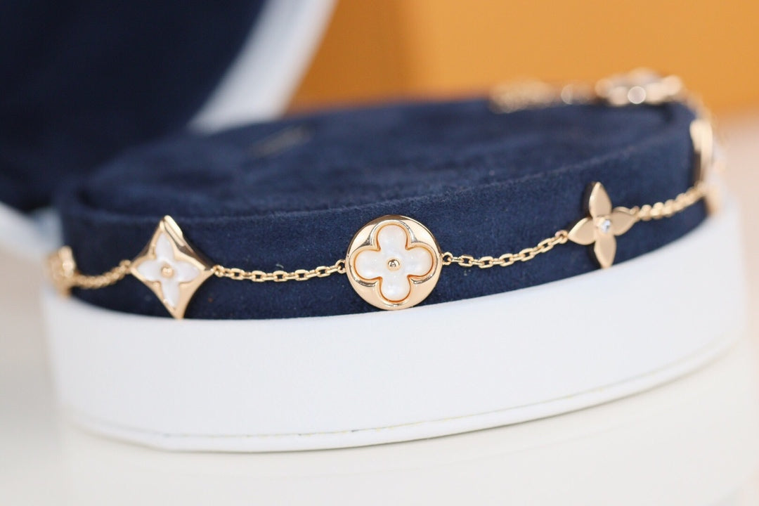 LOUIS VUITTON LEAF CLOVER BRACELET