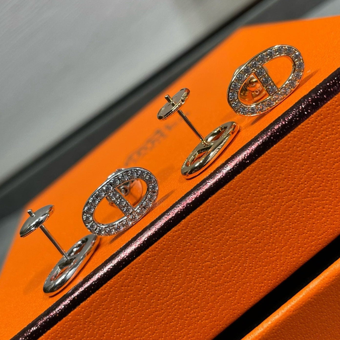 HERMES HM FULL DIAMOND PIG NOSE STUD EARRINGS