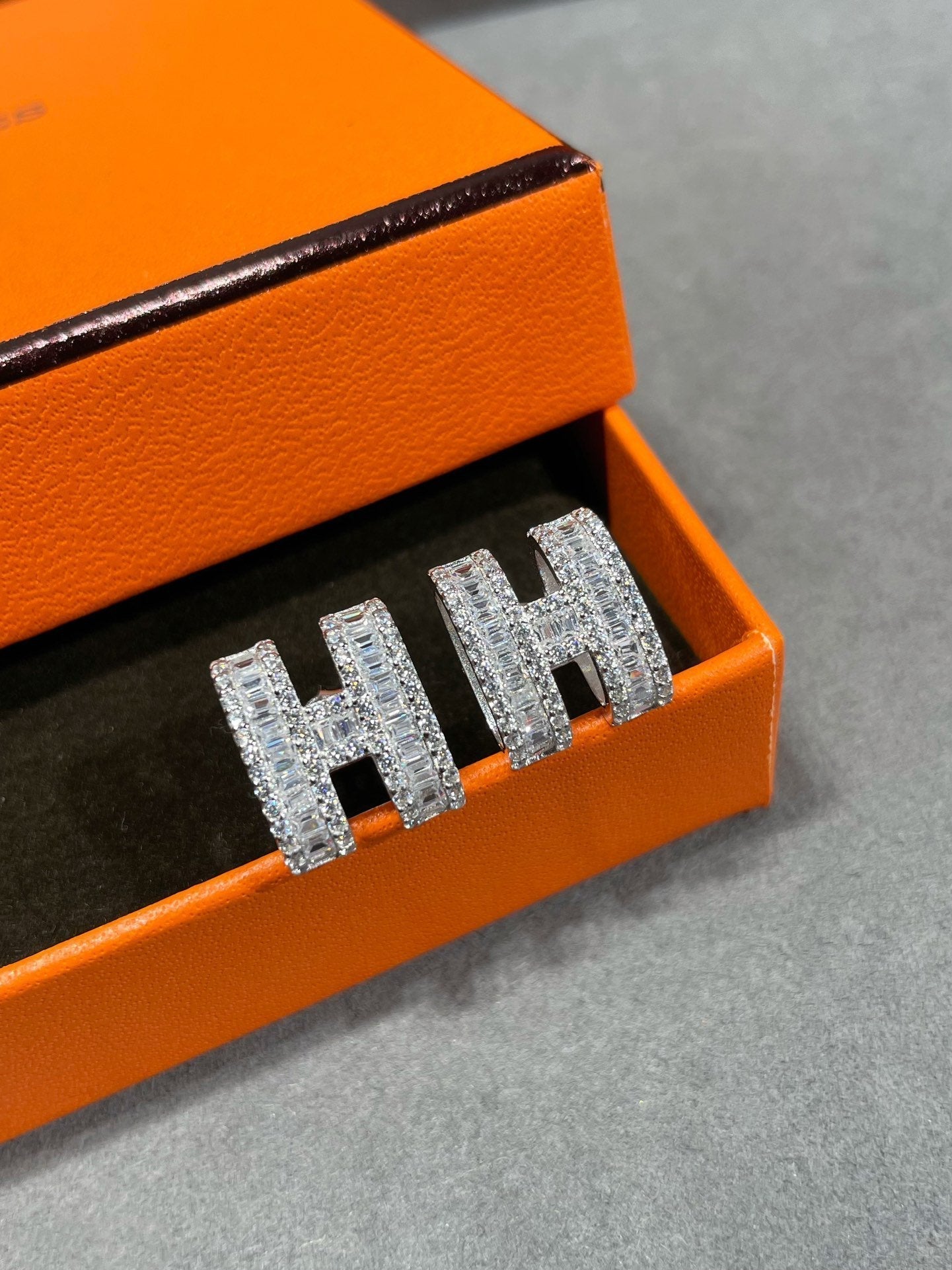 HERMES H STUD EARRINGS WITH SILVER DIAMONDS