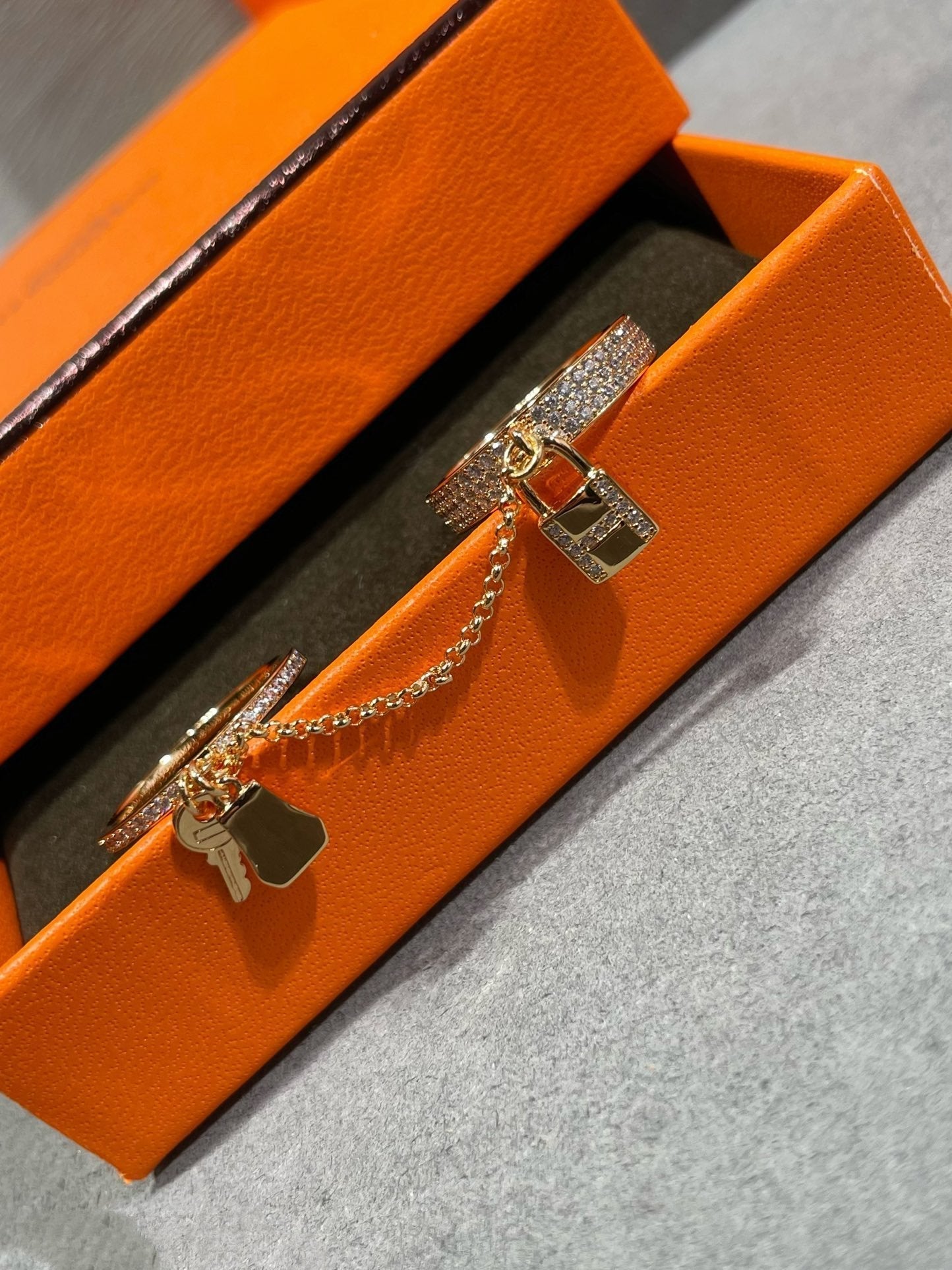 HERMES HM KELLY CLOCHETTE DOUBLE RING IN WITH DIAMONDS