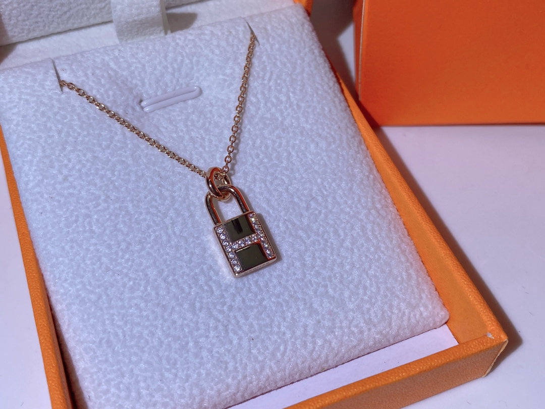 HERMES HM ADVANCED NICHE LOCK HEAD NECKLACE DIAMONDS