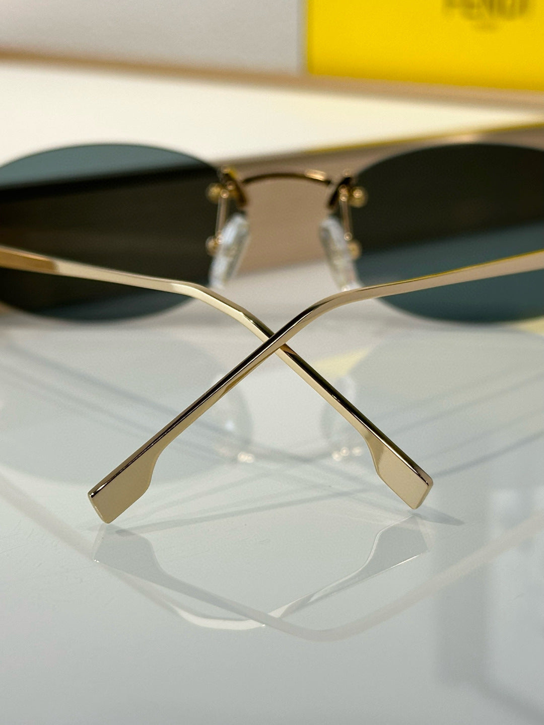FENDI FIRST CRYSTAL RIMLESS OVAL FRAME SUNGLASSES FE4075US IN METAL
