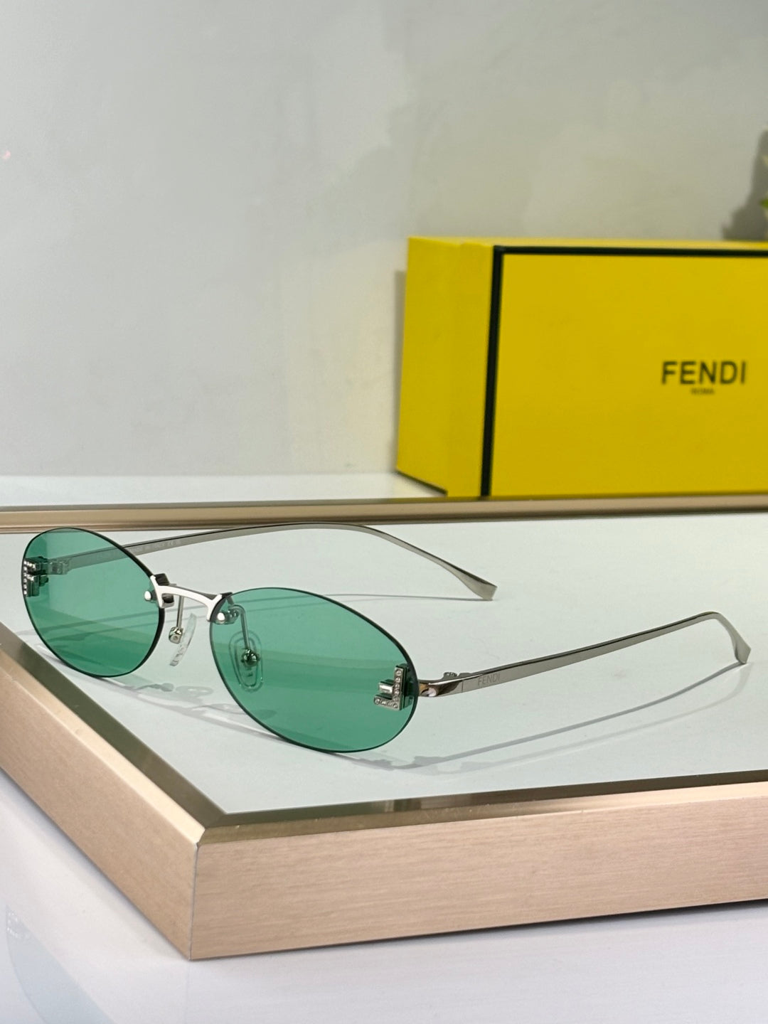 FENDI FIRST CRYSTAL RIMLESS OVAL FRAME SUNGLASSES FE4075US IN METAL