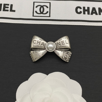 18K  Chanel Bow Tie Pearl Gold Brooch