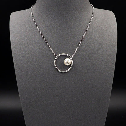 18K Louis Vuitton Eclipse Pearls Necklace