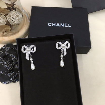 18K  Chanel Bow Tie Diamonds Earrings