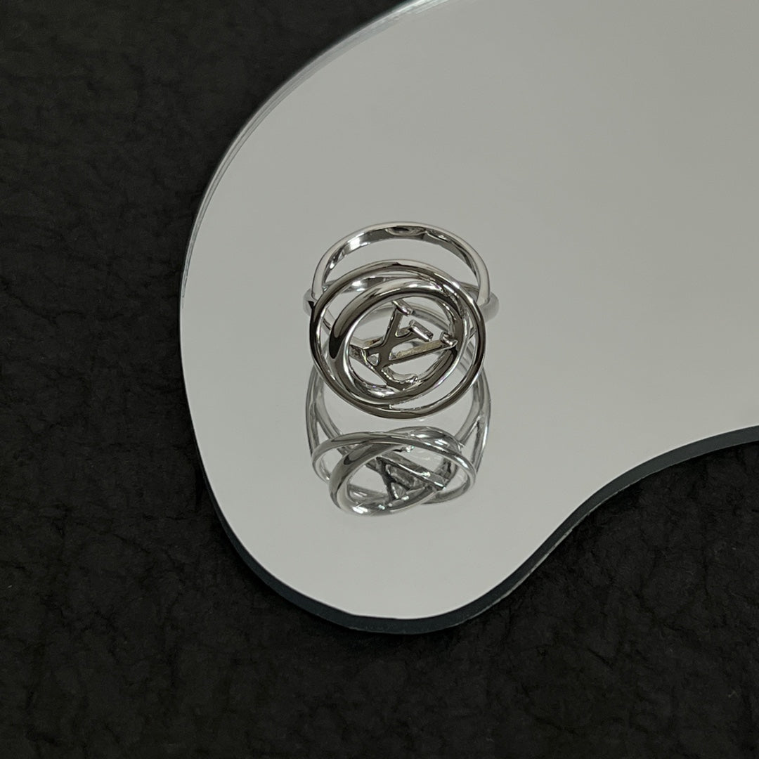 18K Louis Vuitton Stellar Ring