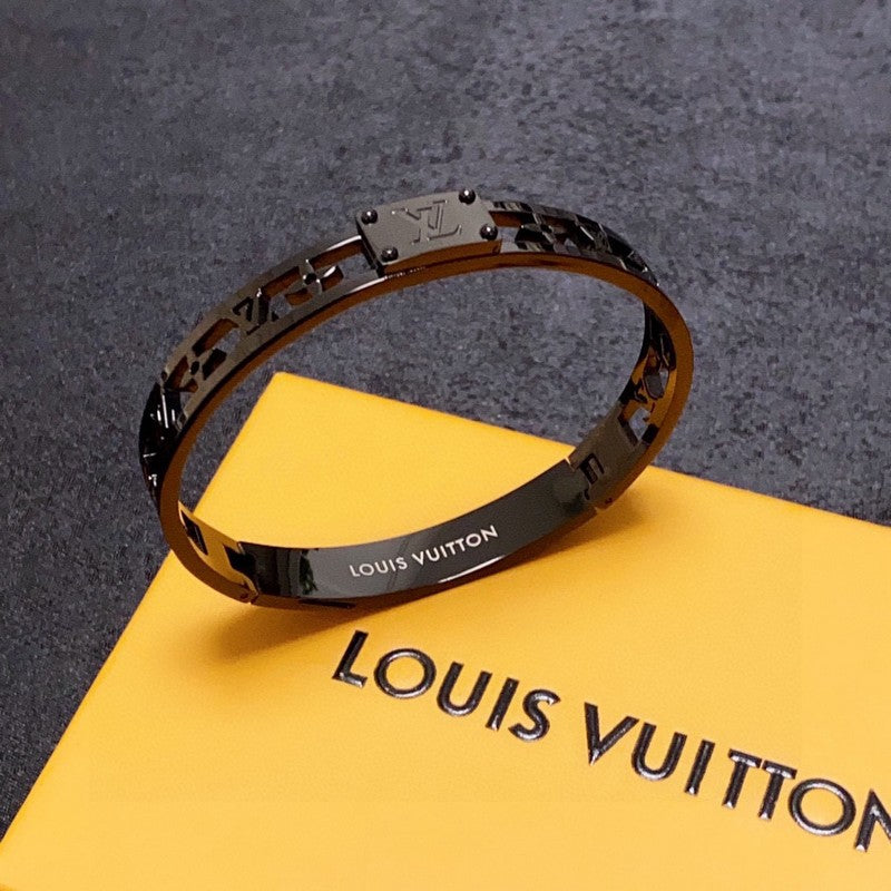 18K Louis Vuitton Vintage Gold Bracelet