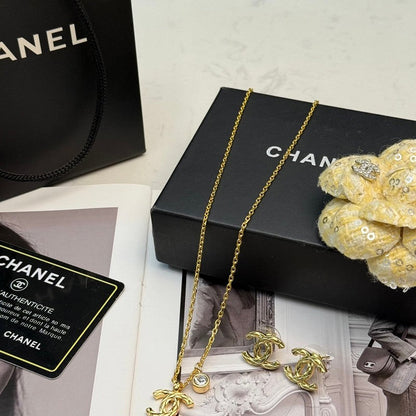 18K  Chanel 26P Diamond Gold Necklace