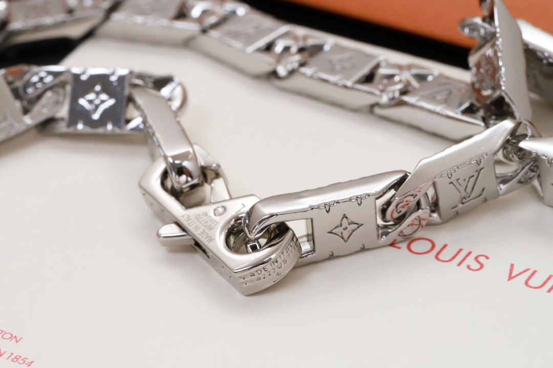 18K Louis Vuitton Monogram Tied Up Bracelet