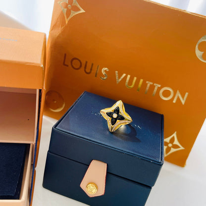 18K Louis Vuitton Ever Blossom Ring