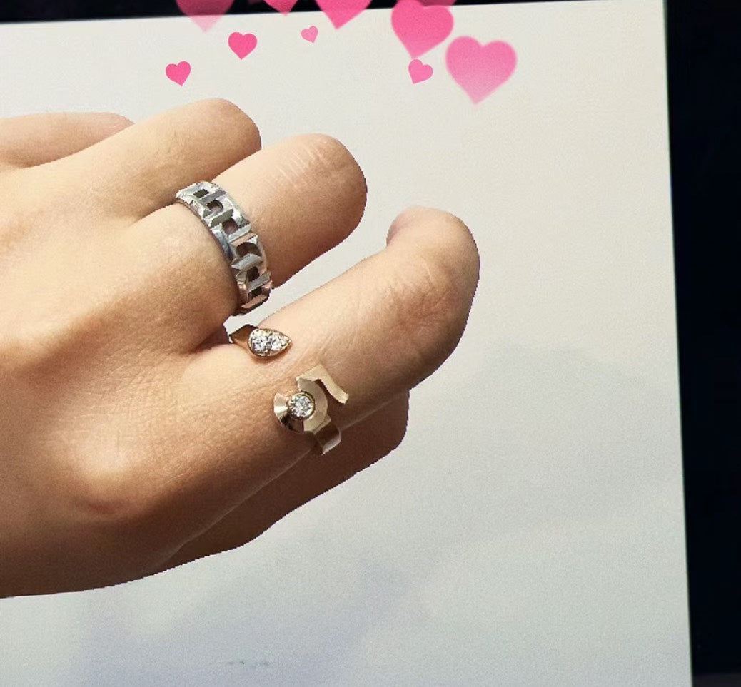 18K  Chanel No.5 Ring