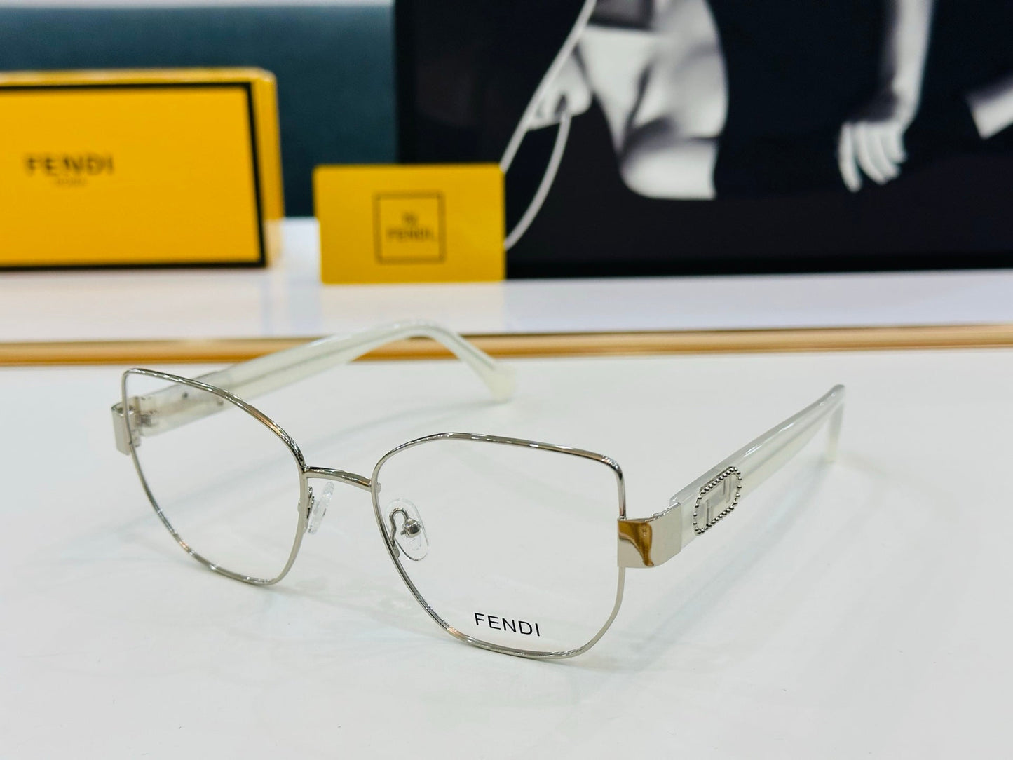 FENDI BAGUETTE SQUARE FRAME SUNGLASSES FE40051 IN METAL