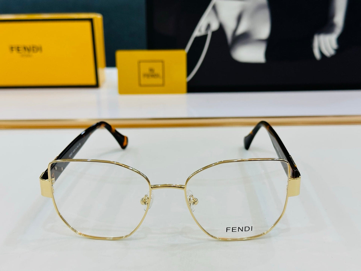 FENDI BAGUETTE SQUARE FRAME SUNGLASSES FE40051 IN METAL