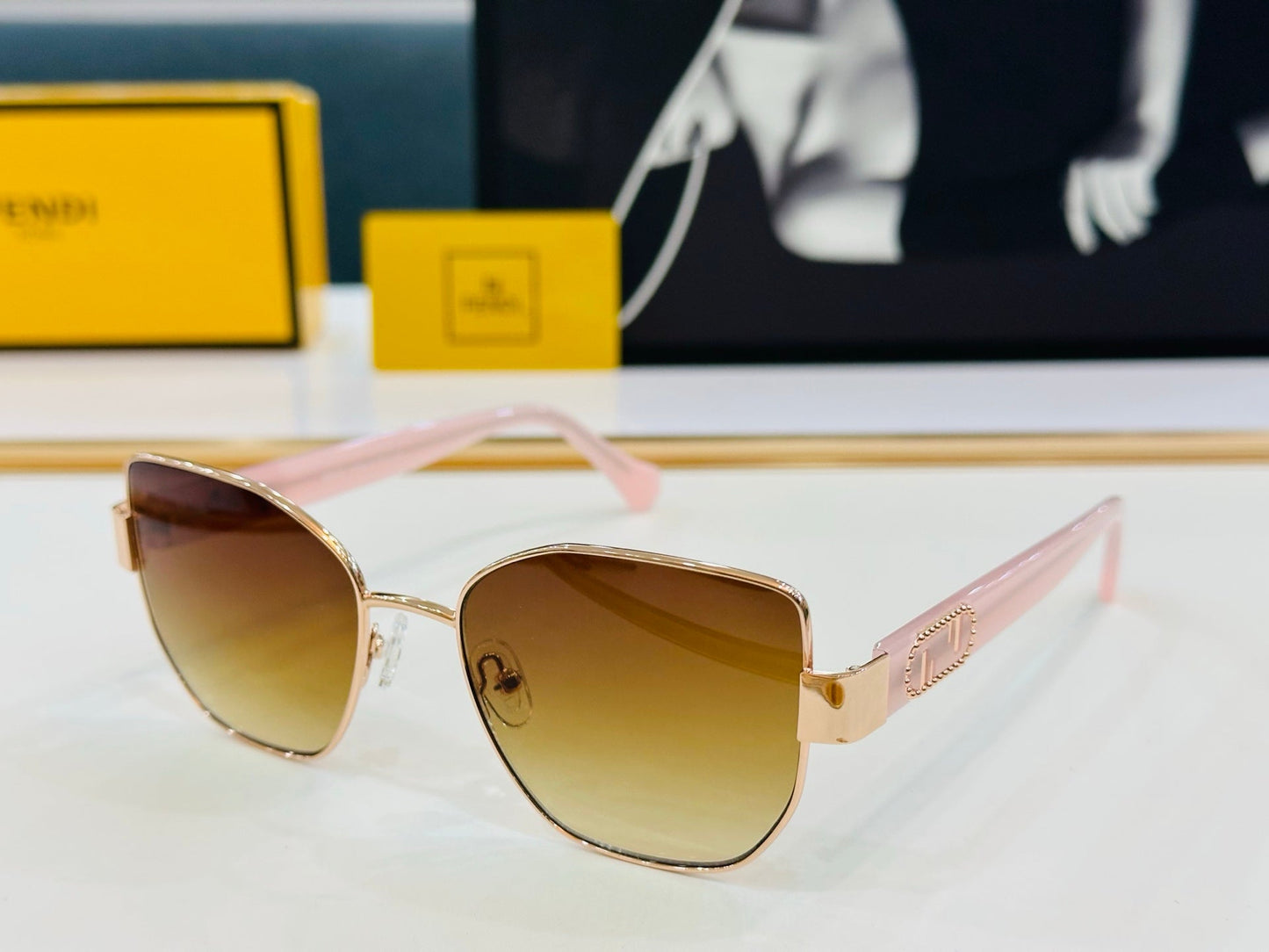 FENDI BAGUETTE SQUARE FRAME SUNGLASSES FE40051 IN METAL