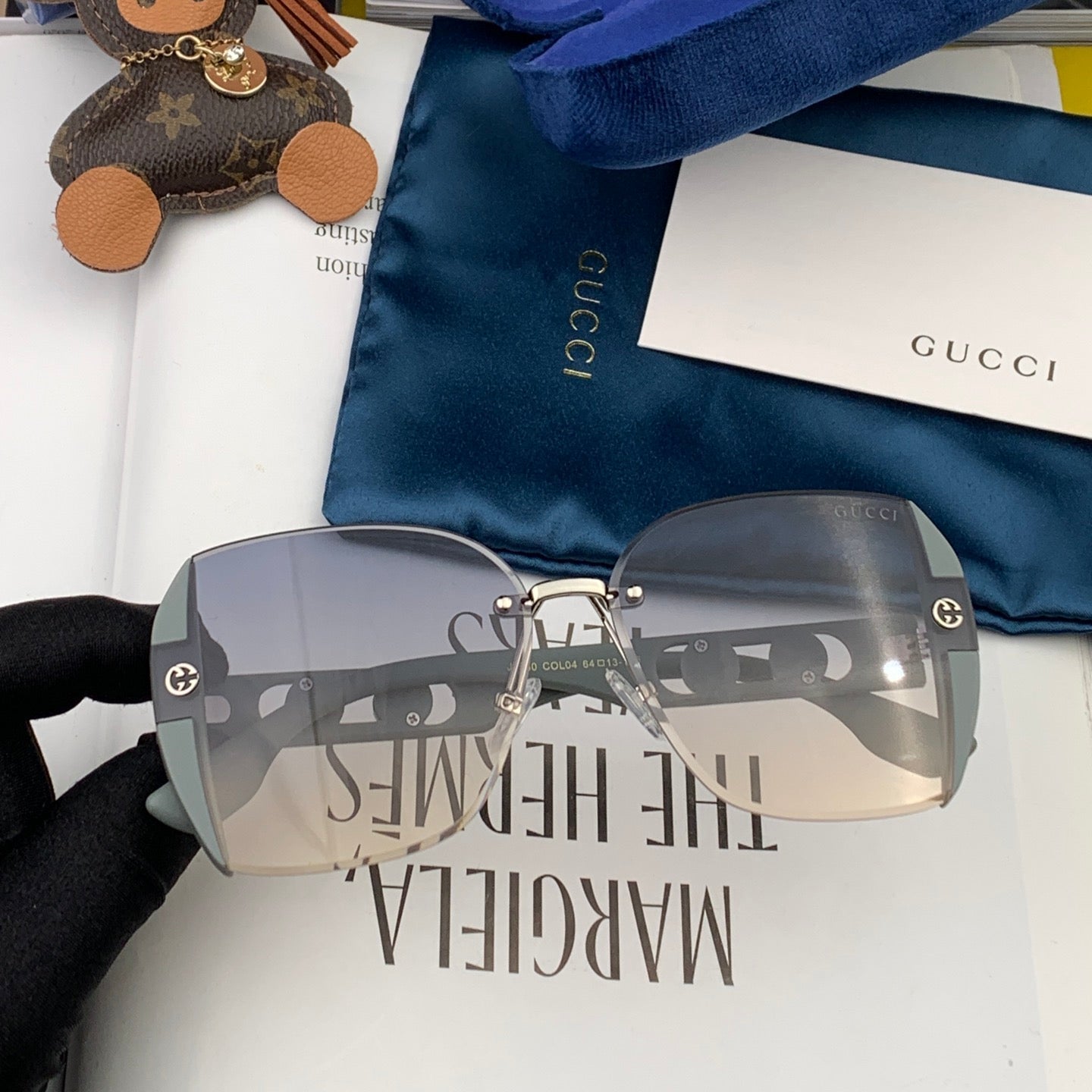 GUCCI EMBOSSED LOGO SQUARE FRAME SUNGLASSES G0296 IN ACETATE AND METAL