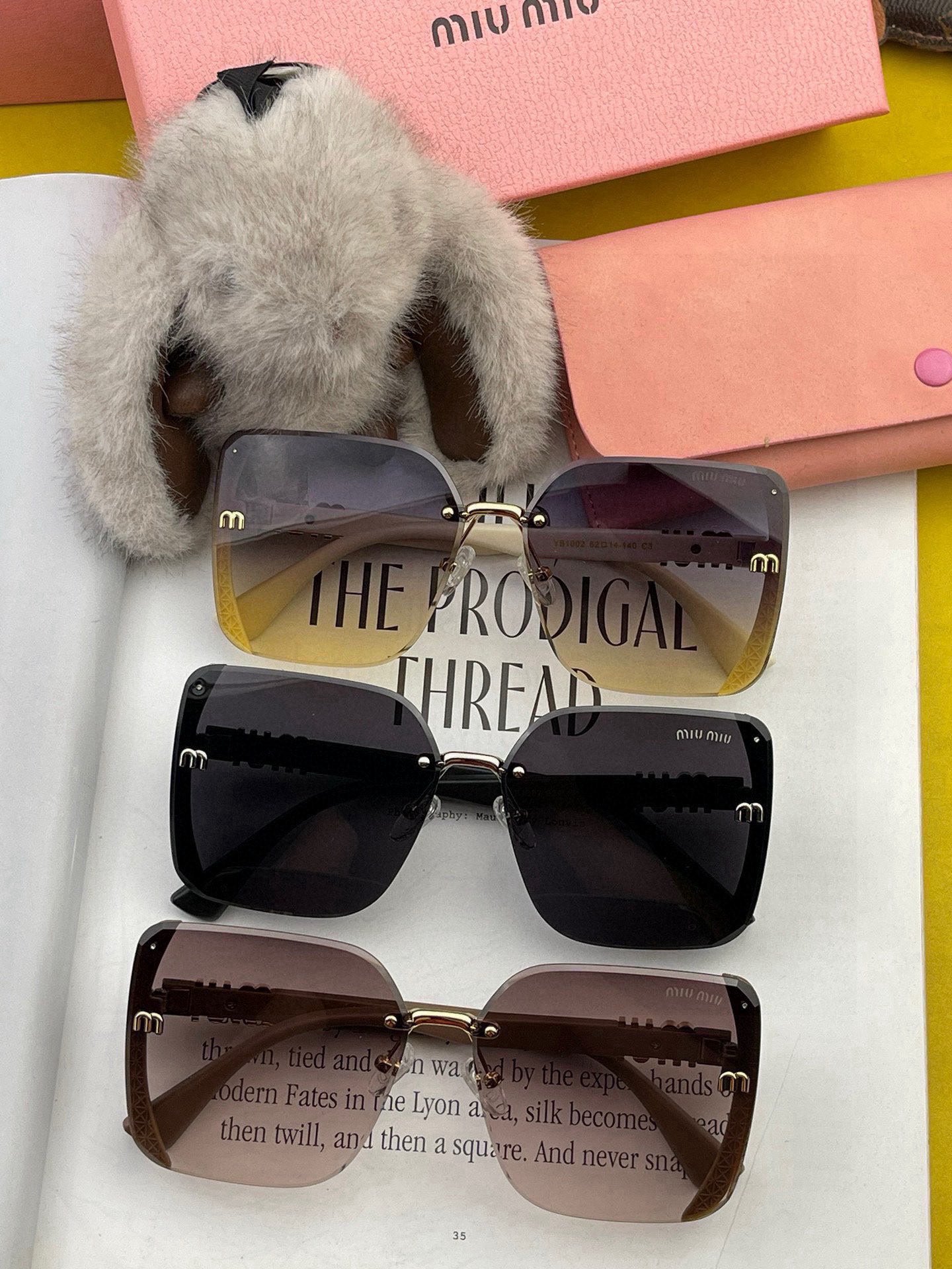 MIU MIU RUNWAY SQUARE SUNGLASSES M2100 IN ACETATE