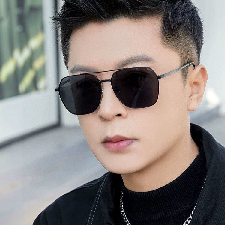 GUCCI SQUARE FRAME SUNGLASSES 0863 IN METAL