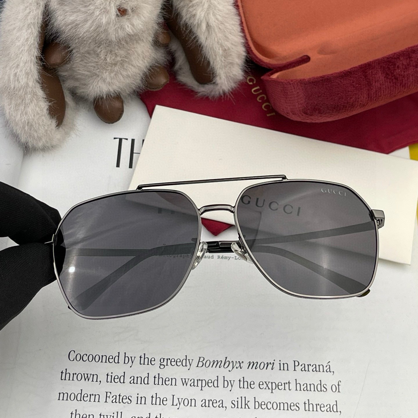GUCCI SQUARE FRAME SUNGLASSES 0863 IN METAL