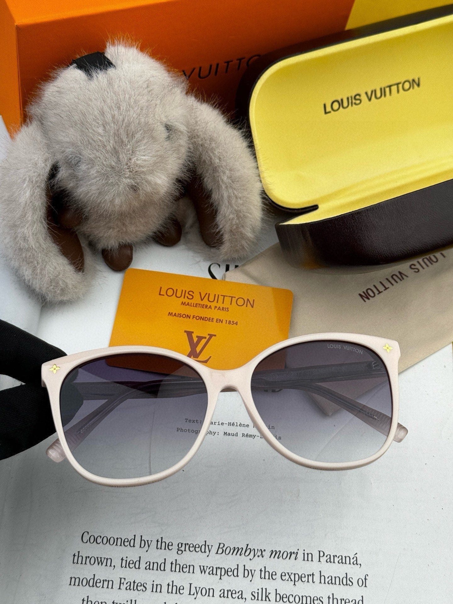 LOUIS VUITTON SIGNATURE ROUND SUNGLASSES L3387 IN ACETATE