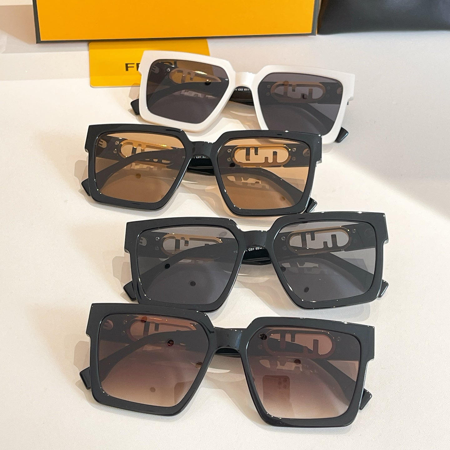FENDI OVERSIZED FF DIAMONDS SQUARE FRAME SUNGLASSES FE40181 IN ACETATE