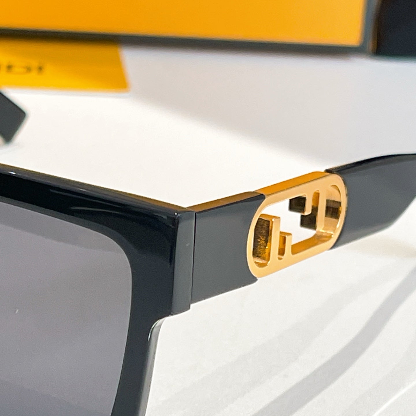 FENDI OVERSIZED FF DIAMONDS SQUARE FRAME SUNGLASSES FE40181 IN ACETATE