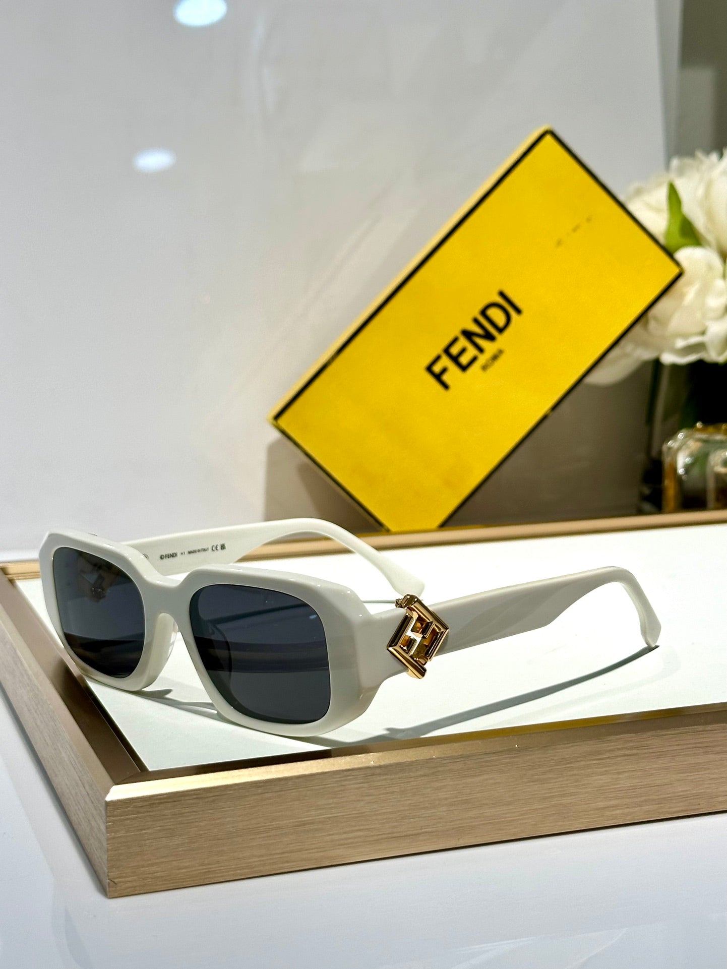FENDI ROMA RECTANGULAR FRAME SUNGLASSES FE40151U IN ACETATE
