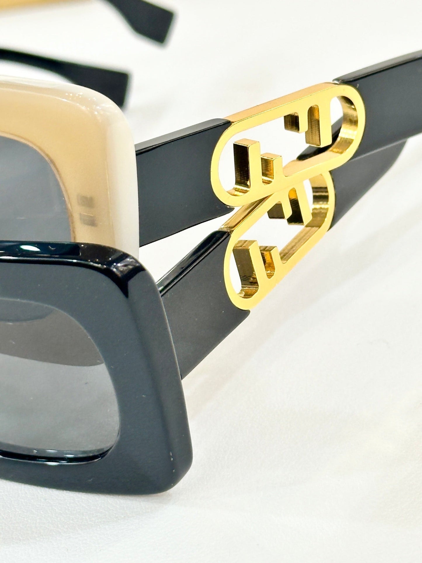 FENDI DIAGONAL RECTANGULAR FRAME SUNGLASSES FE40182 IN ACETATE