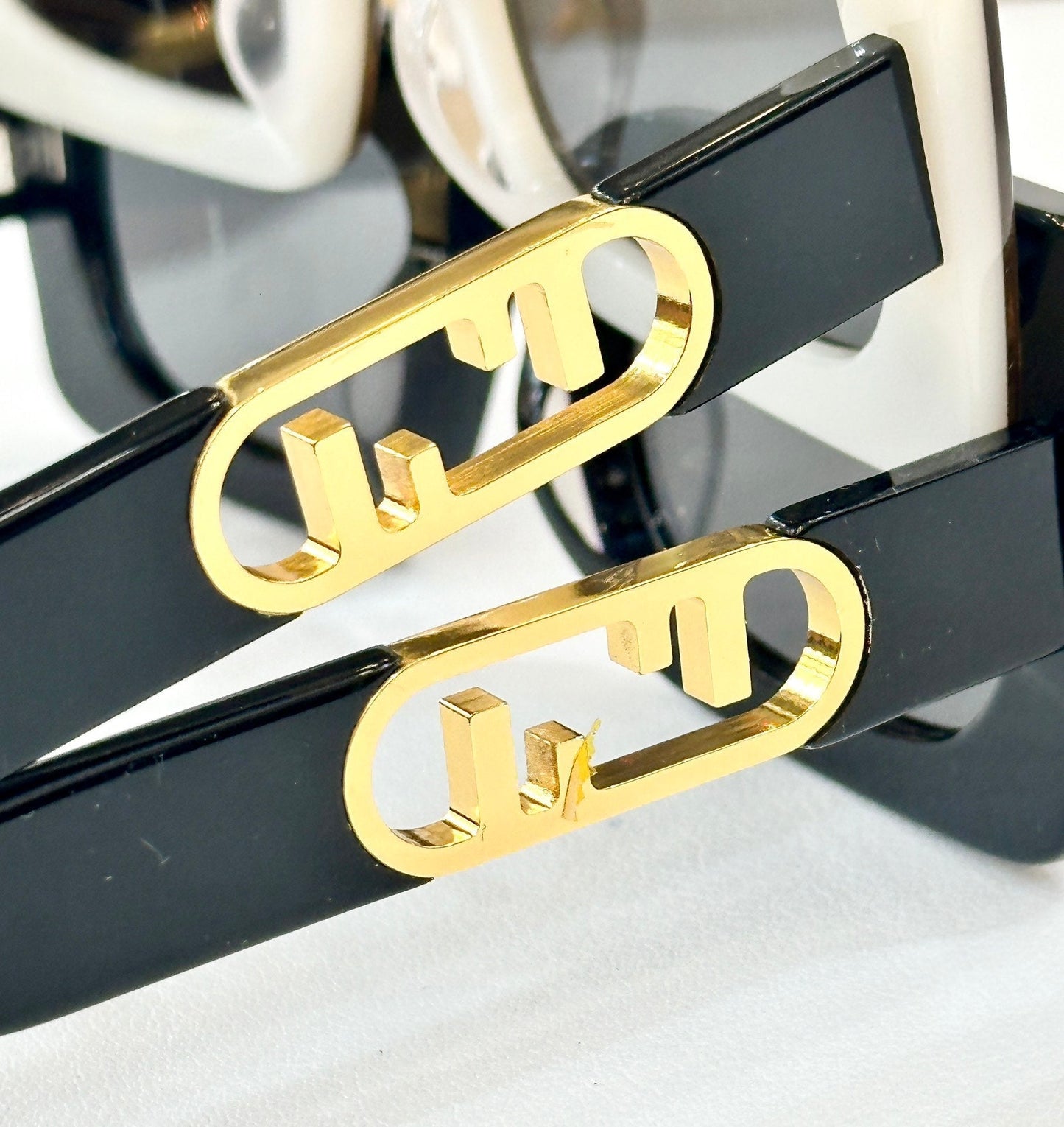 FENDI DIAGONAL RECTANGULAR FRAME SUNGLASSES FE40182 IN ACETATE