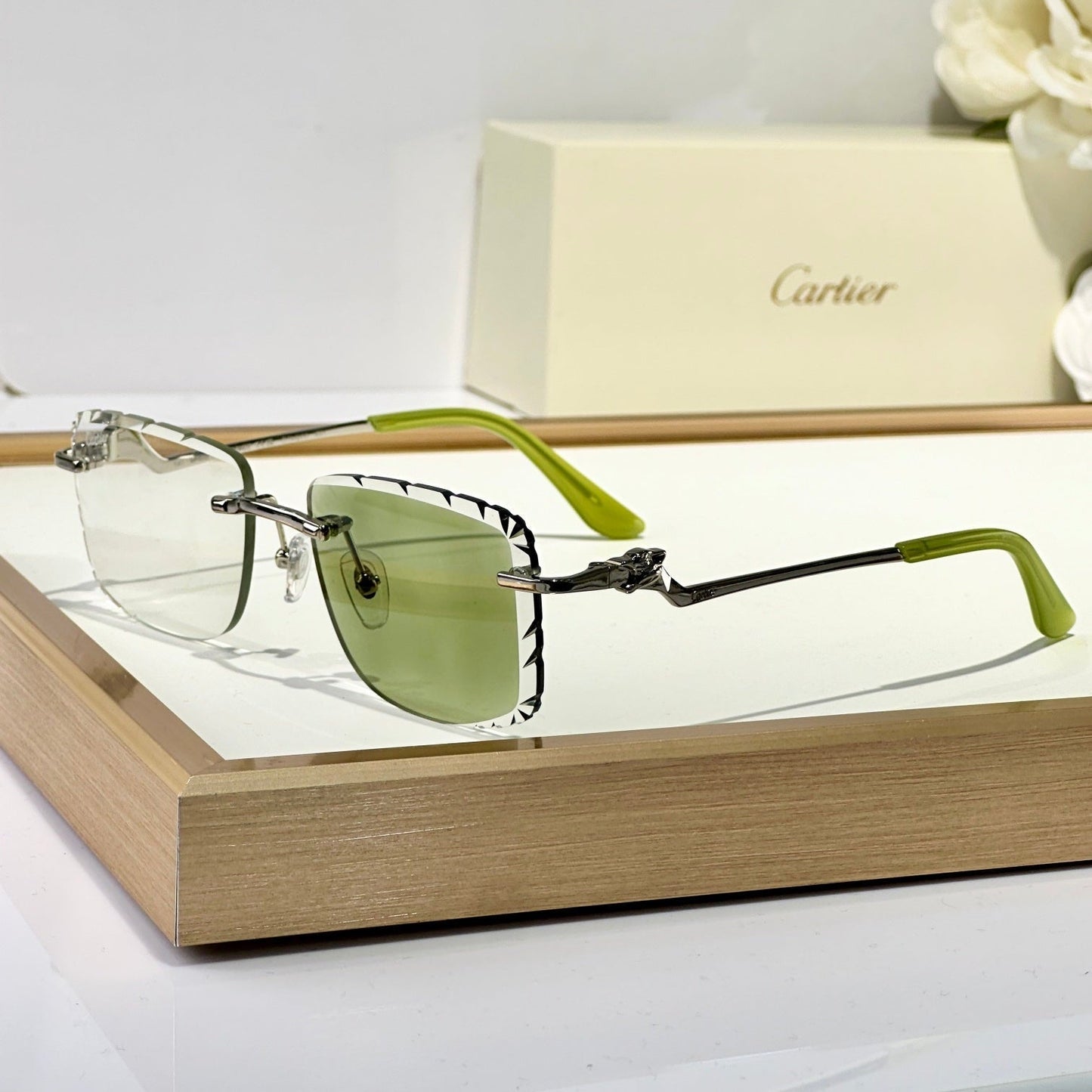 CARTIER PANTHÈRE PHOTOCHROMIC LENSES RIMLESS SQUARE FRAME SUNGLASSES 580910 IN METAL