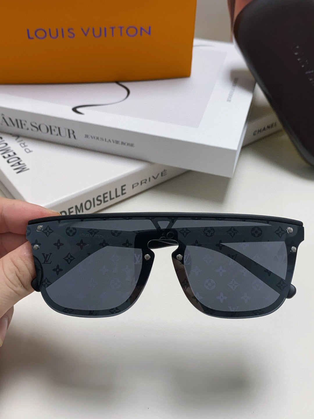 LOUIS VUITTON WAIMEA SUNGLASSES 581362 IN BLACK ACETATE MONOGRAM ON LENS