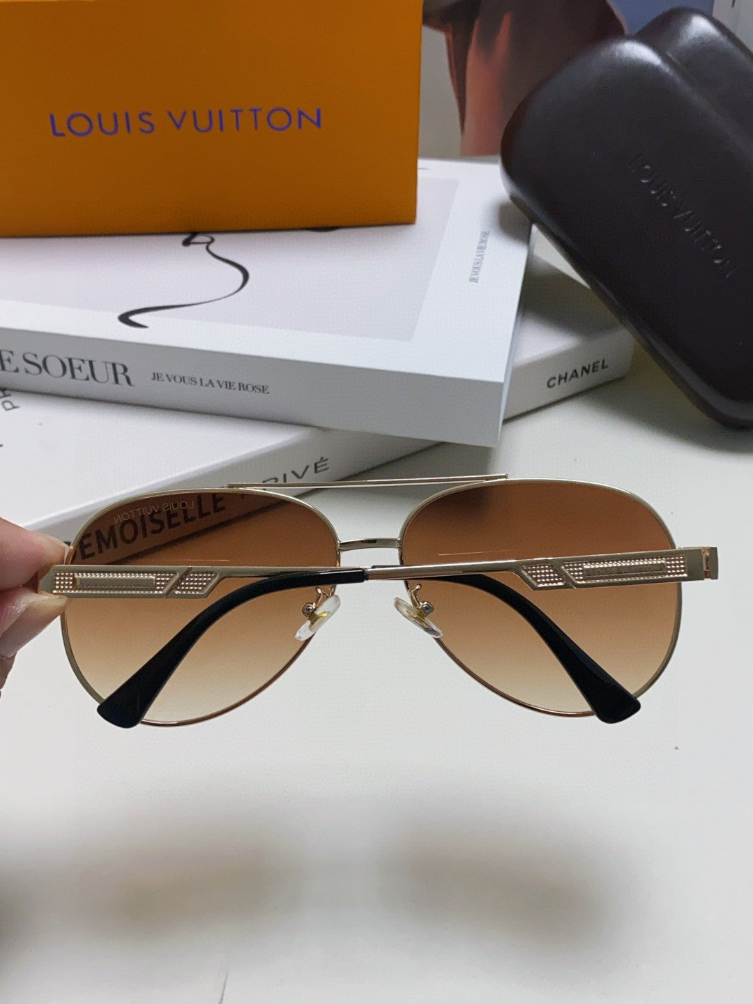 LOUIS VUITTON PILOT SUNGLASSES 581363 IN GOLD METAL BROWN SMOKE LENSES