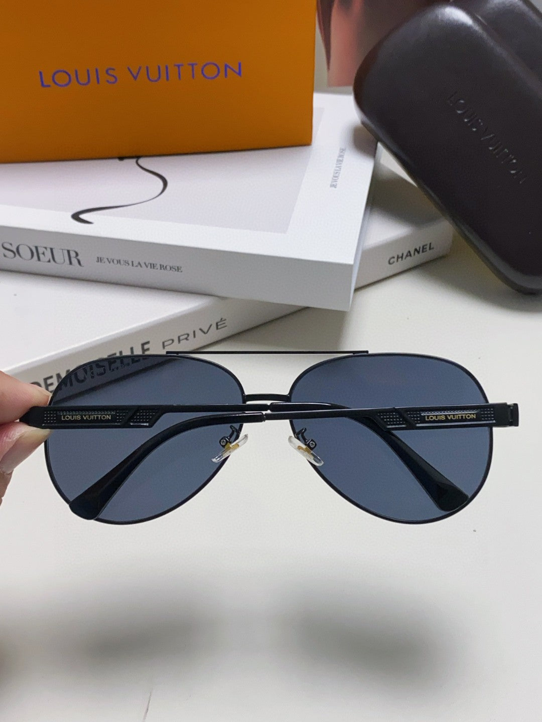 LOUIS VUITTON PILOT SUNGLASSES 581365 IN BLACK METAL
