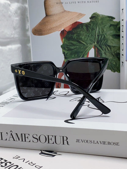 LOUIS VUITTON SQUARE SUNGLASSES 581366 IN BLACK ACETATE MONOGRAM MASK ON LENS