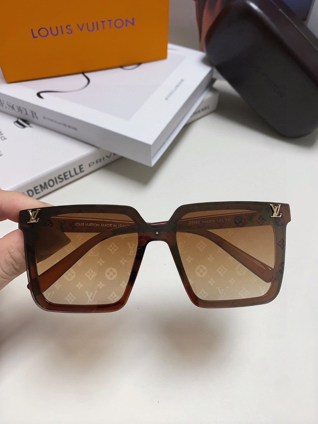 LOUIS VUITTON SQUARE SUNGLASSES 581367 IN BROWN ACETATE MONOGRAM MASK ON LENS
