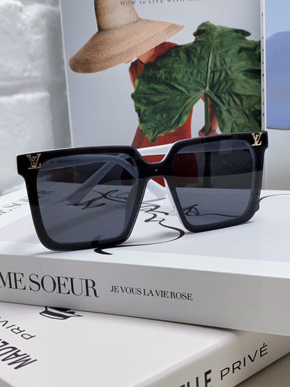 LOUIS VUITTON SQUARE SUNGLASSES 581369 IN WHITE ACETATE