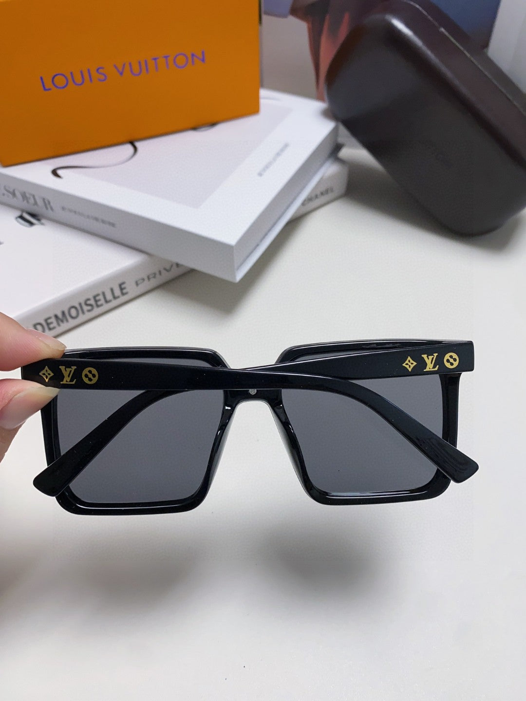 LOUIS VUITTON SQUARE SUNGLASSES 581370 IN BLACK ACETATE