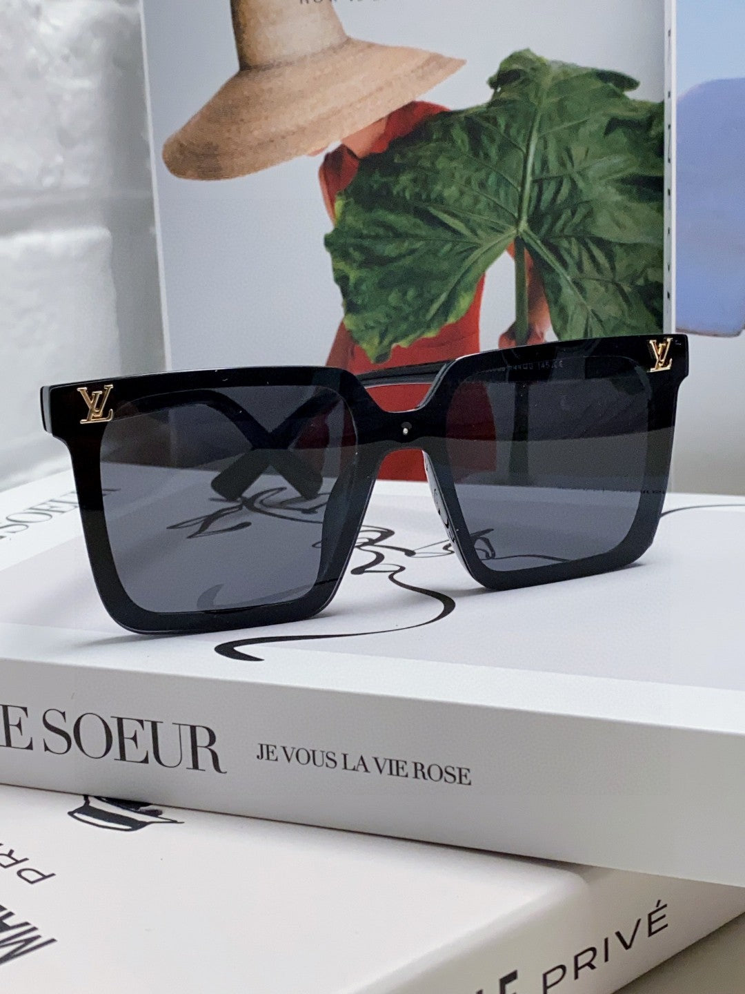 LOUIS VUITTON SQUARE SUNGLASSES 581370 IN BLACK ACETATE