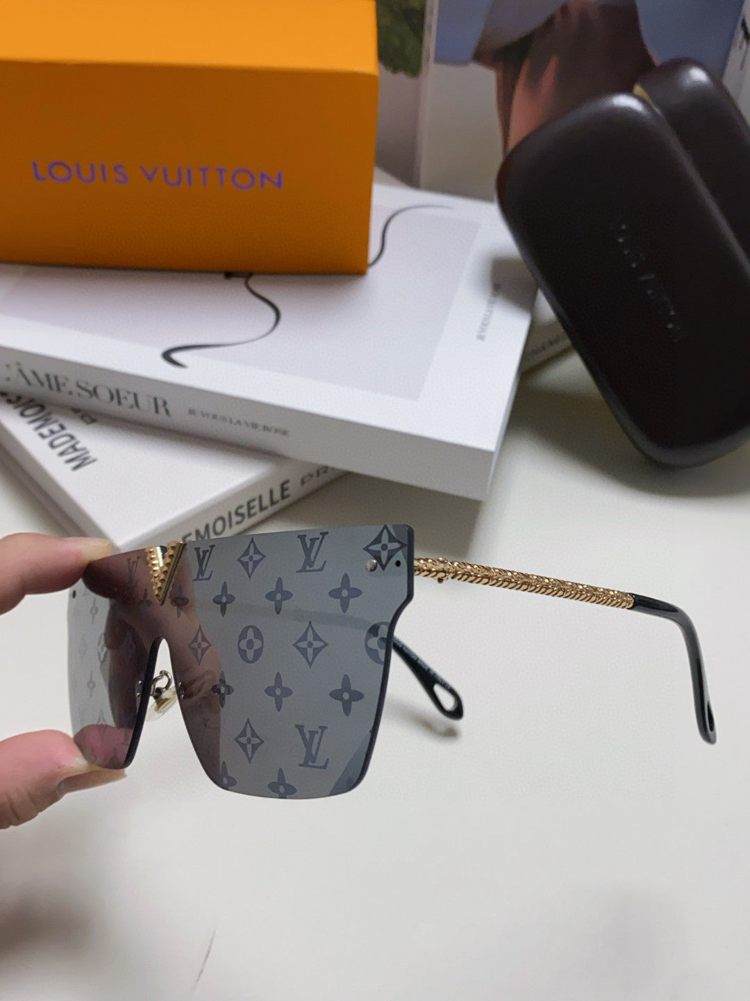 LOUIS VUITTON SQUARE SUNGLASSES 581371 IN GOLD METAL MONOGRAM ON LENS