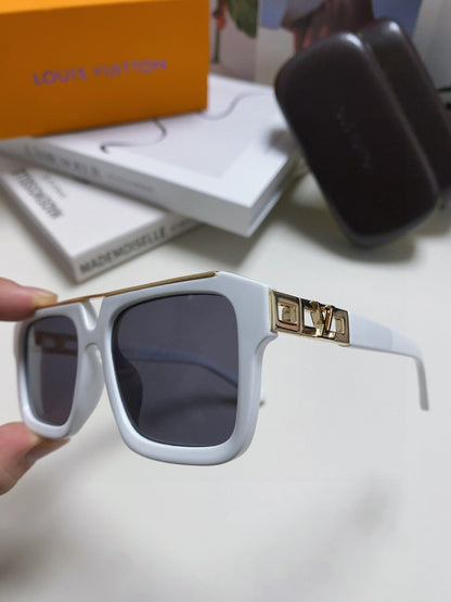 LOUIS VUITTON MASCOT PILOT SQUARE SUNGLASSES 581377 IN WHTIE ACETATE GOLD METAL