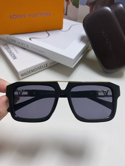 LOUIS VUITTON MASCOT PILOT SQUARE SUNGLASSES 581378 IN BLACK ACETATE GOLD METAL