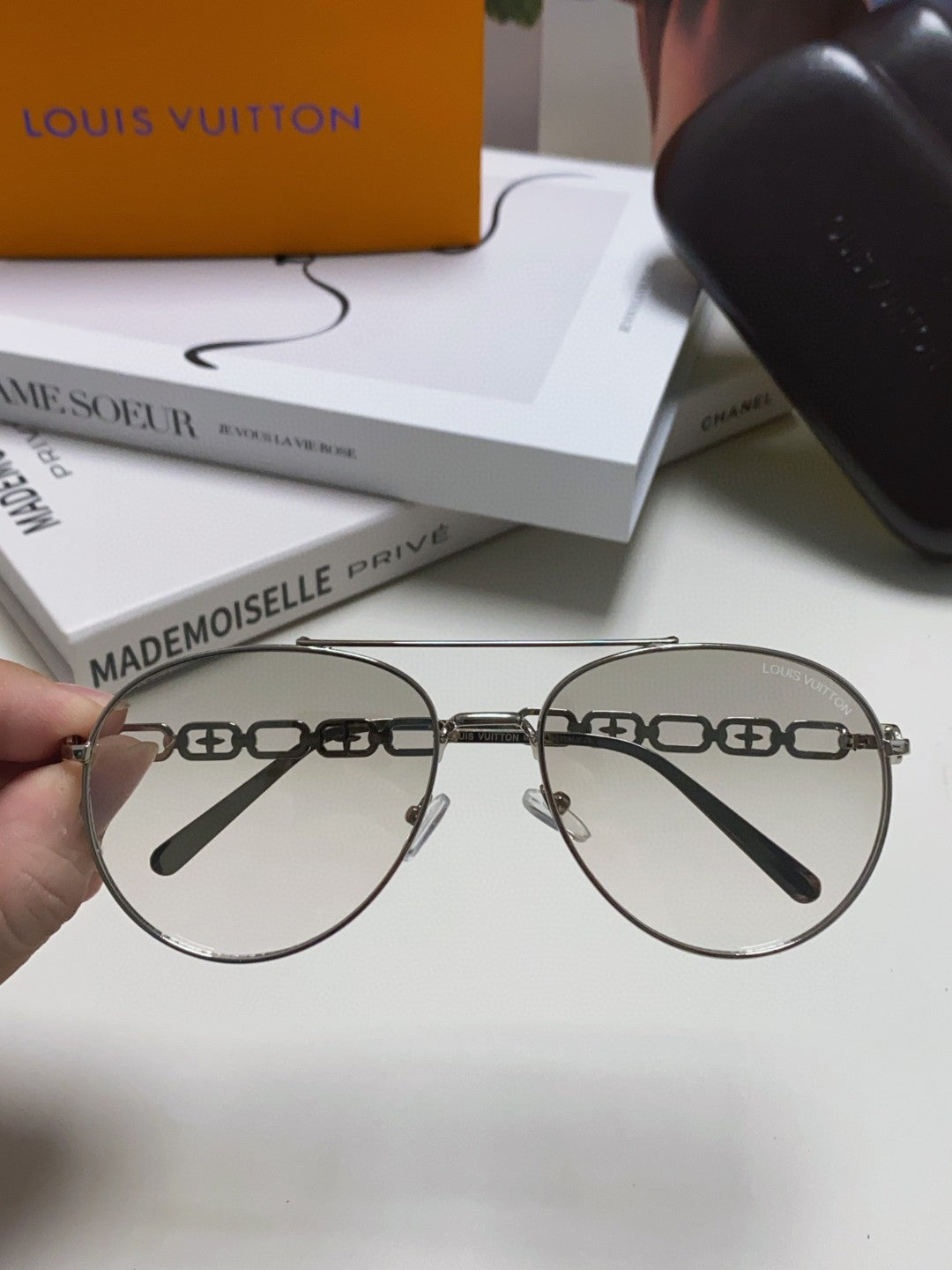 LOUIS VUITTON CHAIN PILOT SUNGLASSES 581379 IN SILVER METAL LIGHT GREY SMOKE LENSES