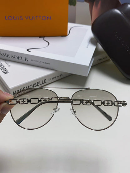 LOUIS VUITTON CHAIN PILOT SUNGLASSES 581379 IN SILVER METAL LIGHT GREY SMOKE LENSES
