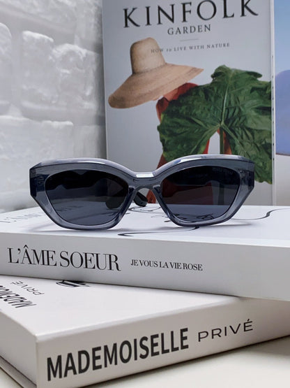 MIU MIU LOGO CAT EYE SUNGLASSES 513006 IN BLACK AND GREY CLEAR ACETATE WAVY FRAME