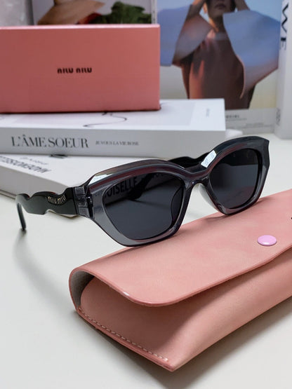 MIU MIU LOGO CAT EYE SUNGLASSES 513006 IN BLACK AND GREY CLEAR ACETATE WAVY FRAME