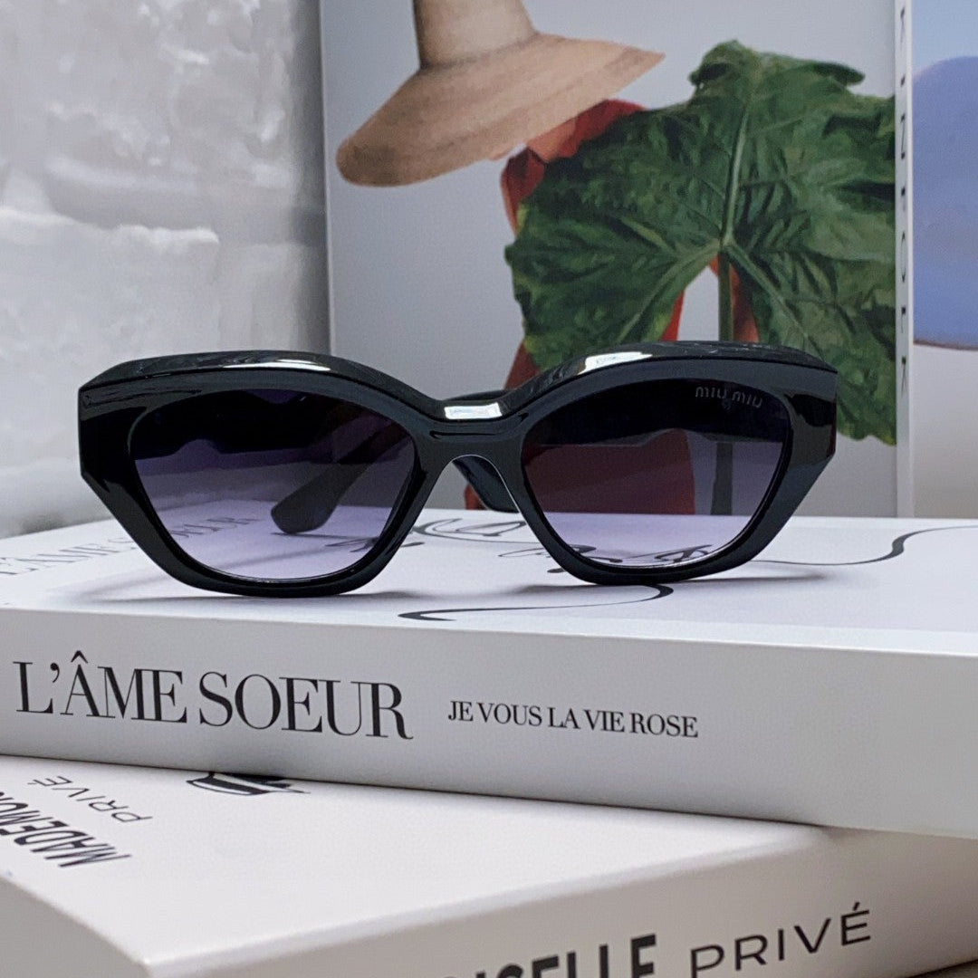 MIU MIU LOGO CAT EYE SUNGLASSES 513008 IN BLACK ACETATE WAVY FRAME