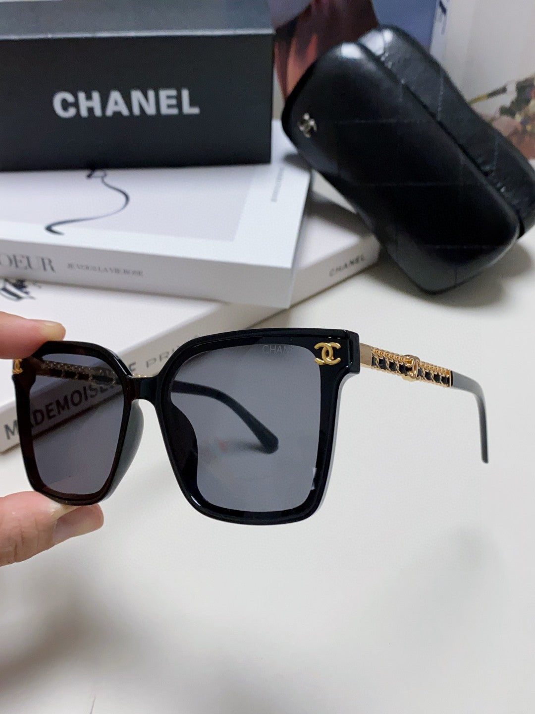 CHANEL SQUARE SUNGLASSES 632886 IN BLACK ACETATE METAL FRAME EMBOSSED LOGO