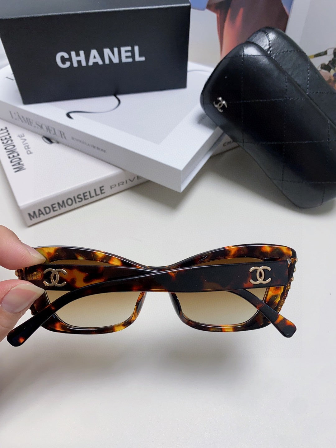 CHANEL CAT EYE SUNGLASSES 632699 IN HAVANA ACETATE EMBOSSED PEARL