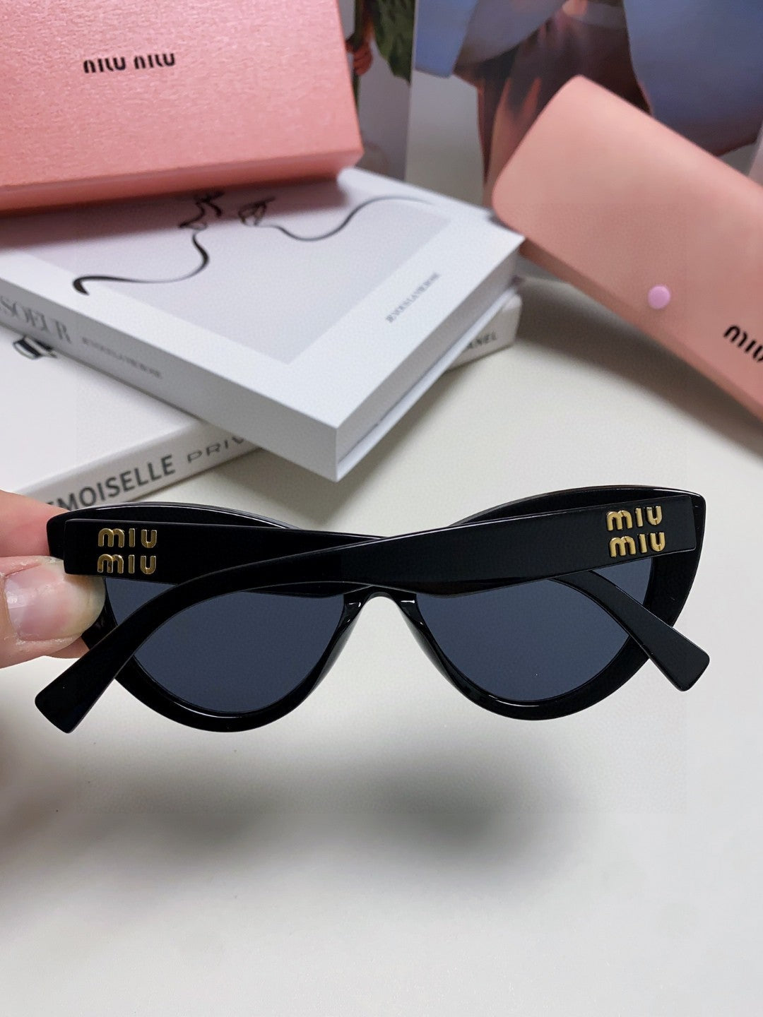 MIU MIU GLIMPSE CAT EYE SUNGLASSES 555886 IN BLACK ACETATE