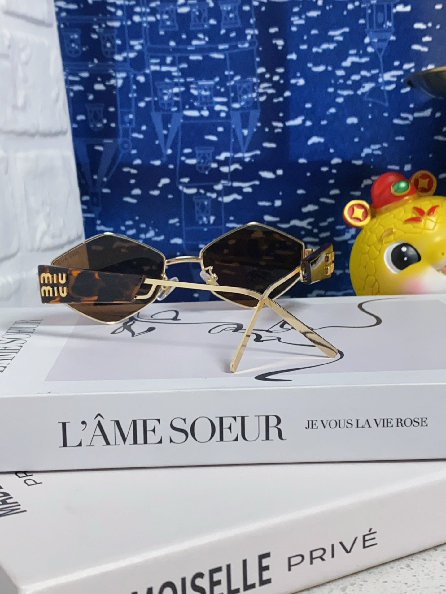 MIU MIU LOGO SUNGLASSES 560865 IN HAVANA ACETATE GOLD METAL BROWN LENS